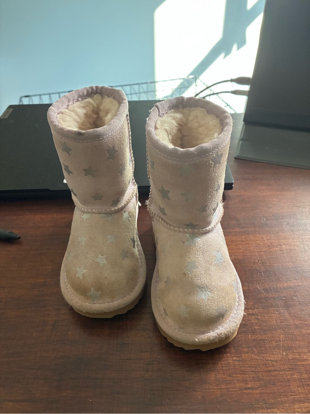 UGG Classic Short II Toddler Star Suede Boots - Lilac Pink size 6
